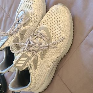 Addias alpha Bounce Tennis Shoes